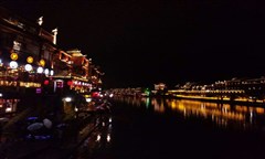 湖南長(zhǎng)沙 韶山毛主席故居、土司王府、天門(mén)山國(guó)家森林公園.玻璃棧道、大型民俗表演晚會(huì)、鳳凰古城、湘西苗寨、張家界國(guó)家森林公園（天子山.袁家界.金鞭溪）世界地質(zhì)公園 6日游【姐妹兄弟班；縱情山水.享你所想