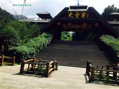 安徽岳西 葫蘆河峽谷瀑布、人間仙境明堂山 / 青云峽+飛旗寨 / 霍山神仙谷漂流+萬佛湖 / 鷂落坪國(guó)家自然保護(hù)區(qū) 2日游【游山不爬山 輕松到山頂；千里大別山，竹海里的漂流】