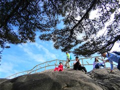 婺源篁嶺、水墨宏村、翡翠谷 / 天湖峽谷漂流 經(jīng)典3日游【婺源篁嶺】