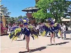 大連老虎灘海洋公園、夜游發(fā)現(xiàn)王國(guó)、旅順潛艇博物館、帆船出海喂海鷗、蓮花山觀景臺(tái)、心悅島、黃金海岸 雙飛5日游【高品親子，純玩團(tuán)】