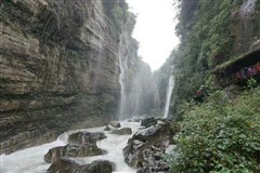 恩施大峽谷（云龍河地縫+七星寨）、船游清江大峽谷、地心谷、梭布埡石林、女兒城 雙高5日游