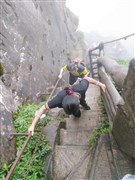 貴陽黃果樹瀑布、小七孔、梵凈山、西江千戶苗寨、鎮(zhèn)遠(yuǎn)古鎮(zhèn) 6日游【9-15人小眾團(tuán)，全國首款且獨(dú)家1+1雙排座駕，超長車身僅設(shè)15席；入住 景區(qū)觀景房+河景房】