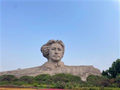 湖南長(zhǎng)沙 韶山毛主席故居、欣賞《張家界民俗演藝》歌舞、張家界國(guó)家森林公園、天門(mén)山（玻璃棧道）、黃龍洞、土司王府、苗寨、鳳凰古城 6日游【品質(zhì) 從不隨波逐流；輕松游不分車(chē)不分導(dǎo)游】