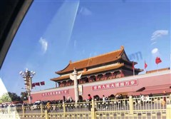 首都北京 登天安門(mén)城樓、看升旗儀式、毛主席紀(jì)念堂、故宮博物館、奧運(yùn)雜技演出、八達(dá)嶺長(zhǎng)城、恭王府、奧林匹克公園、頤和園、參觀清華或北大、天壇通票、前門(mén)大街 雙高4日游【精品18人小包團(tuán)，一價(jià)全含0購(gòu)