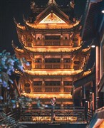 重慶白公館、磁器口、體驗李子壩輕軌穿樓、洪崖洞夜景、武隆天生三橋、仙女山、烏江畫廊游船 雙飛5日【真純玩無必消，當(dāng)?shù)?+1車保姆車，升級2晚溫德姆】