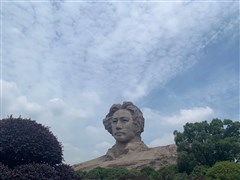 湖南長(zhǎng)沙 韶山 張家界森林公園（袁家界?金鞭溪）、天門(mén)山（玻璃棧道)、土司王府、大型民俗歌舞晚會(huì)、芙蓉鎮(zhèn)、鳳凰古城、湘西苗寨 雙飛6日游【獨(dú)家線(xiàn)路 VIP尊享；一價(jià)全含 全程0自費(fèi)】