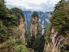 湖南長(zhǎng)沙 韶山毛主席故居、張家界國(guó)家森林公園-袁家界-天子山-金鞭溪、魅力湘西晚會(huì)VIP、天門(mén)山*玻璃棧道、黃龍洞VIP、云天渡玻璃橋、芙蓉鎮(zhèn)、鳳凰古城 6日【不超20成人精品小包團(tuán)、五星奢華小團(tuán)、無(wú)